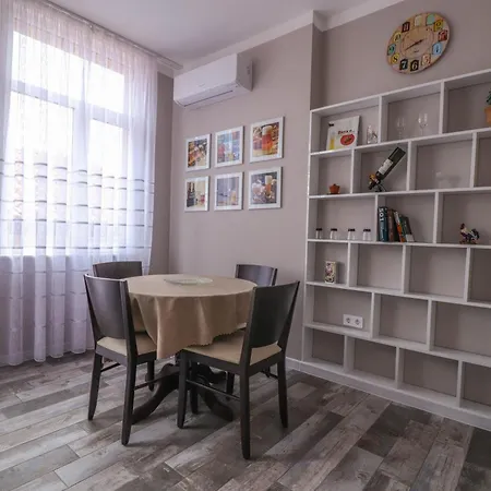 New 1930s Quiet W/ac - 2 Bedroom * Sófia