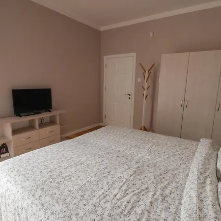 New 1930s Quiet W/ac - 2 Bedroom * Sófia