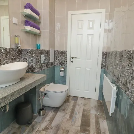 Lägenhet New 1930s Quiet W/ac - 2 Bedroom *