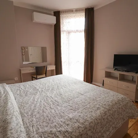 New 1930s Quiet W/ac - 2 Bedroom Apartment Sofia