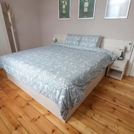 New 1930s Quiet W/ac - 2 Bedroom Apartmán